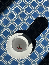 Load image into Gallery viewer, MÀSCARA - Wiggly Plate
