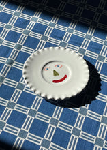 Load image into Gallery viewer, MÀSCARA - Wiggly Plate
