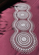 Load image into Gallery viewer, N C I N E T T U - Crochet Lace Doilies
