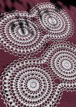 Load image into Gallery viewer, N C I N E T T U - Crochet Lace Doilies
