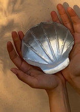 Load image into Gallery viewer, C O N C H I G L I A - Set of 2 Shell Bowls
